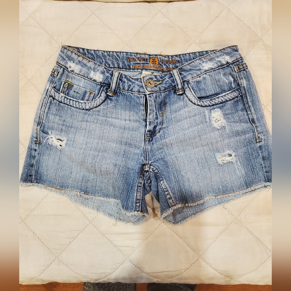 💥💥3/$15💥 Velvet Heart Denim Shorts Size 26